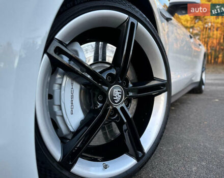 Белый Порше Тайкан, объемом двигателя 0 л и пробегом 33 тыс. км за 75500 $, фото 15 на Automoto.ua