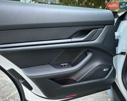 Белый Порше Тайкан, объемом двигателя 0 л и пробегом 33 тыс. км за 75500 $, фото 66 на Automoto.ua