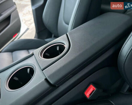 Белый Порше Тайкан, объемом двигателя 0 л и пробегом 33 тыс. км за 75500 $, фото 60 на Automoto.ua