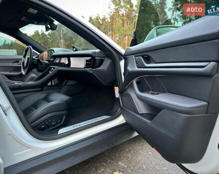 Белый Порше Тайкан, объемом двигателя 0 л и пробегом 33 тыс. км за 75500 $, фото 61 на Automoto.ua