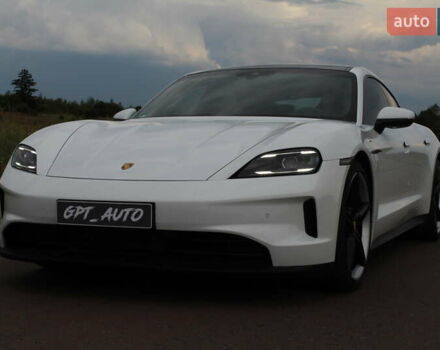 Белый Порше Тайкан, объемом двигателя 0 л и пробегом 8 тыс. км за 82800 $, фото 2 на Automoto.ua