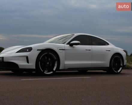 Белый Порше Тайкан, объемом двигателя 0 л и пробегом 8 тыс. км за 82800 $, фото 9 на Automoto.ua