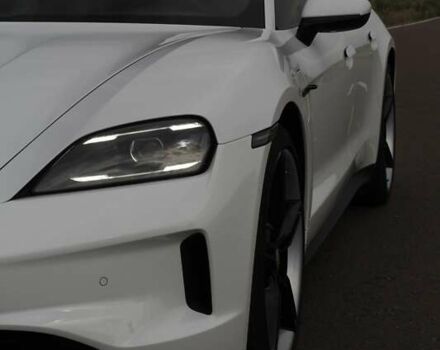 Белый Порше Тайкан, объемом двигателя 0 л и пробегом 8 тыс. км за 82800 $, фото 4 на Automoto.ua