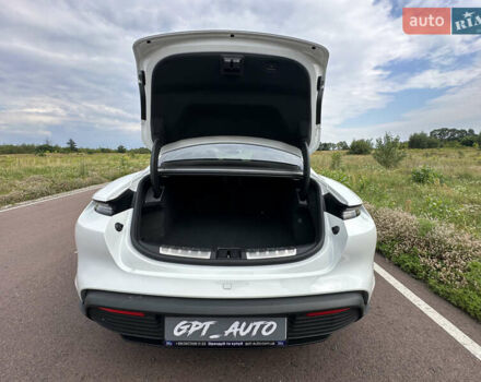 Белый Порше Тайкан, объемом двигателя 0 л и пробегом 8 тыс. км за 82800 $, фото 20 на Automoto.ua