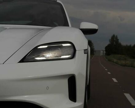 Белый Порше Тайкан, объемом двигателя 0 л и пробегом 8 тыс. км за 82800 $, фото 26 на Automoto.ua