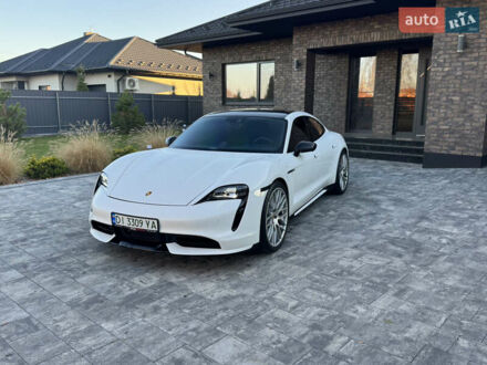 Белый Порше Тайкан, объемом двигателя 0 л и пробегом 42 тыс. км за 57900 $, фото 1 на Automoto.ua