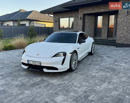 Белый Порше Тайкан, объемом двигателя 0 л и пробегом 42 тыс. км за 57900 $, фото 1 на Automoto.ua