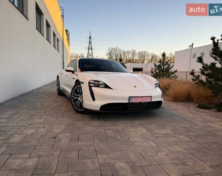 Белый Порше Тайкан, объемом двигателя 0 л и пробегом 100 тыс. км за 51800 $, фото 1 на Automoto.ua