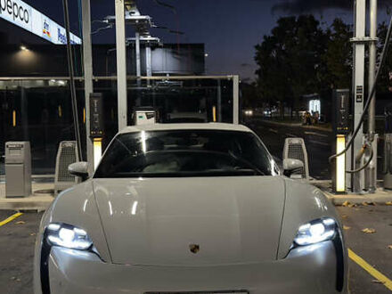 Білий Порше Тайкан, об'ємом двигуна 0 л та пробігом 99 тис. км за 70000 $, фото 1 на Automoto.ua