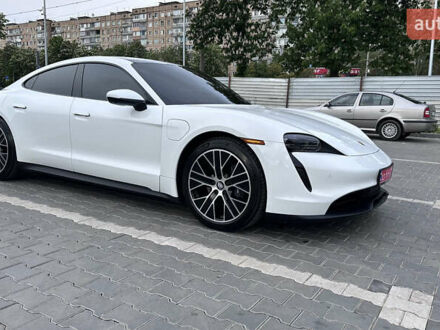 Порше Тайкан 2021 в Кривом Роге на Automoto.ua Белый Порше Тайкан, объемом двигателя 0 л и пробегом 16 тыс. км за 50999 $, фото 1 на Automoto.ua