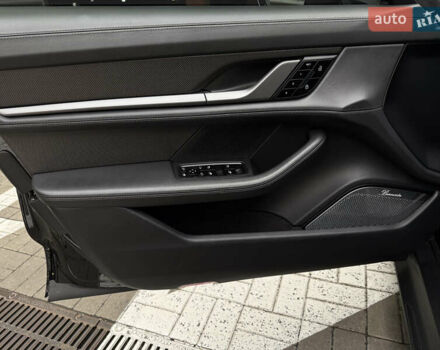 Чорний Порше Тайкан, об'ємом двигуна 0 л та пробігом 33 тис. км за 80000 $, фото 26 на Automoto.ua