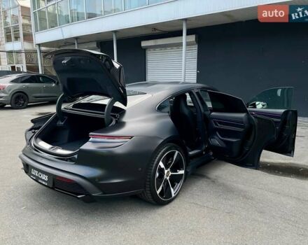 Черный Порше Тайкан, объемом двигателя 0 л и пробегом 59 тыс. км за 79900 $, фото 49 на Automoto.ua