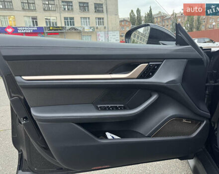 Черный Порше Тайкан, объемом двигателя 0 л и пробегом 28 тыс. км за 85000 $, фото 31 на Automoto.ua