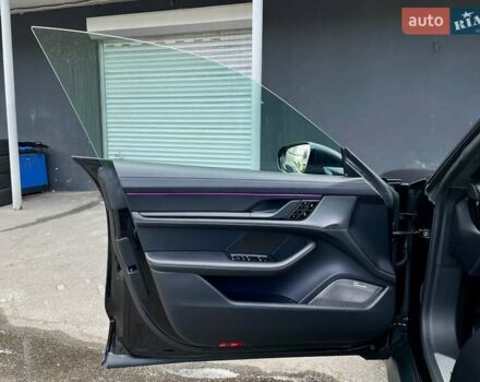 Черный Порше Тайкан, объемом двигателя 0 л и пробегом 59 тыс. км за 79900 $, фото 42 на Automoto.ua