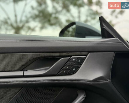 Чорний Порше Тайкан, об'ємом двигуна 0 л та пробігом 33 тис. км за 88900 $, фото 41 на Automoto.ua