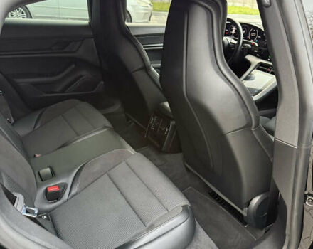 Черный Порше Тайкан, объемом двигателя 0 л и пробегом 63 тыс. км за 49000 $, фото 18 на Automoto.ua