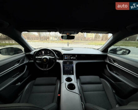 Черный Порше Тайкан, объемом двигателя 0 л и пробегом 63 тыс. км за 49000 $, фото 17 на Automoto.ua