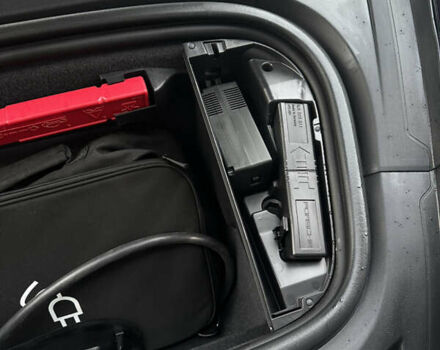 Черный Порше Тайкан, объемом двигателя 0 л и пробегом 84 тыс. км за 65000 $, фото 10 на Automoto.ua