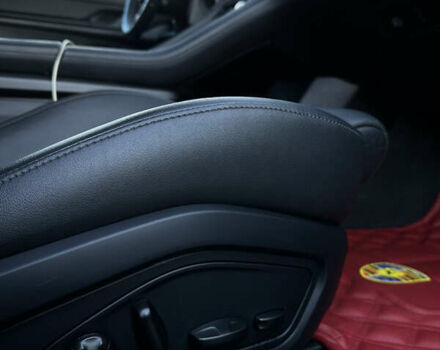 Черный Порше Тайкан, объемом двигателя 0 л и пробегом 84 тыс. км за 65000 $, фото 26 на Automoto.ua