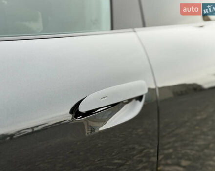 Чорний Порше Тайкан, об'ємом двигуна 0 л та пробігом 33 тис. км за 88900 $, фото 23 на Automoto.ua