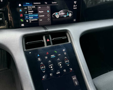 Черный Порше Тайкан, объемом двигателя 0 л и пробегом 63 тыс. км за 49000 $, фото 15 на Automoto.ua