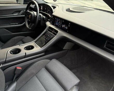 Черный Порше Тайкан, объемом двигателя 0 л и пробегом 63 тыс. км за 49000 $, фото 19 на Automoto.ua