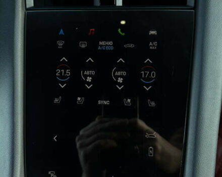 Черный Порше Тайкан, объемом двигателя 0 л и пробегом 84 тыс. км за 65000 $, фото 25 на Automoto.ua