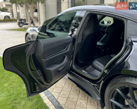 Черный Порше Тайкан, объемом двигателя 0 л и пробегом 9 тыс. км за 78000 $, фото 30 на Automoto.ua