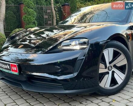 Черный Порше Тайкан, объемом двигателя 0 л и пробегом 41 тыс. км за 49980 $, фото 4 на Automoto.ua