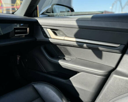 Черный Порше Тайкан, объемом двигателя 0 л и пробегом 40 тыс. км за 88500 $, фото 25 на Automoto.ua