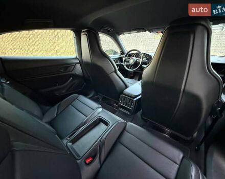 Черный Порше Тайкан, объемом двигателя 0 л и пробегом 34 тыс. км за 52000 $, фото 8 на Automoto.ua