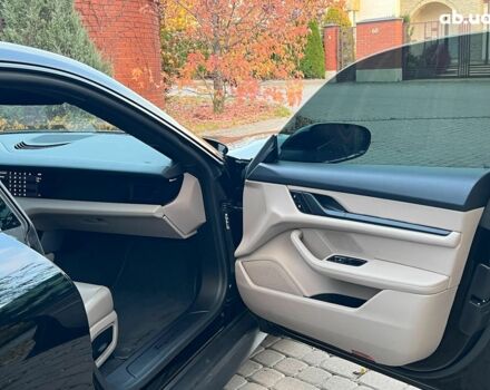 Черный Порше Тайкан, объемом двигателя 0 л и пробегом 41 тыс. км за 49980 $, фото 19 на Automoto.ua