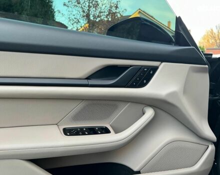 Черный Порше Тайкан, объемом двигателя 0 л и пробегом 41 тыс. км за 49980 $, фото 26 на Automoto.ua