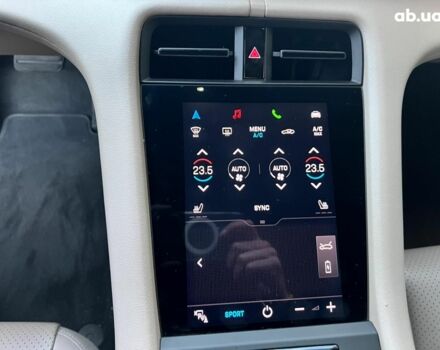 Черный Порше Тайкан, объемом двигателя 0 л и пробегом 41 тыс. км за 49980 $, фото 30 на Automoto.ua