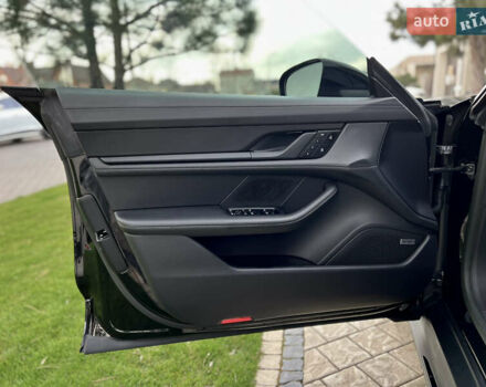 Черный Порше Тайкан, объемом двигателя 0 л и пробегом 9 тыс. км за 78000 $, фото 25 на Automoto.ua