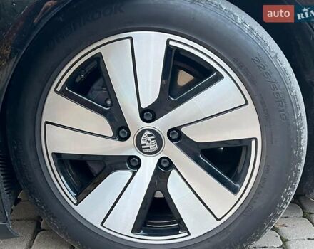 Черный Порше Тайкан, объемом двигателя 0 л и пробегом 41 тыс. км за 49980 $, фото 6 на Automoto.ua