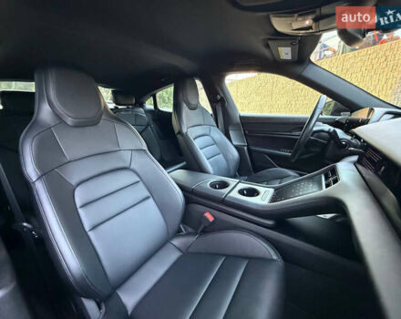 Черный Порше Тайкан, объемом двигателя 0 л и пробегом 34 тыс. км за 52000 $, фото 6 на Automoto.ua