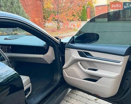 Черный Порше Тайкан, объемом двигателя 0 л и пробегом 41 тыс. км за 49980 $, фото 19 на Automoto.ua