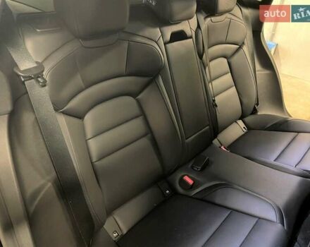 Черный Порше Тайкан, объемом двигателя 0 л и пробегом 43 тыс. км за 70000 $, фото 27 на Automoto.ua