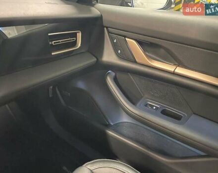 Черный Порше Тайкан, объемом двигателя 0 л и пробегом 43 тыс. км за 70000 $, фото 25 на Automoto.ua