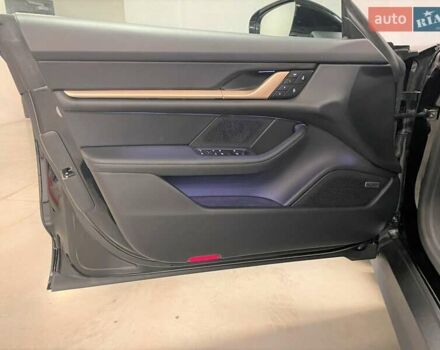 Черный Порше Тайкан, объемом двигателя 0 л и пробегом 43 тыс. км за 70000 $, фото 13 на Automoto.ua