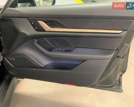 Черный Порше Тайкан, объемом двигателя 0 л и пробегом 43 тыс. км за 70000 $, фото 14 на Automoto.ua