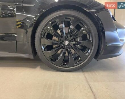 Черный Порше Тайкан, объемом двигателя 0 л и пробегом 43 тыс. км за 70000 $, фото 34 на Automoto.ua