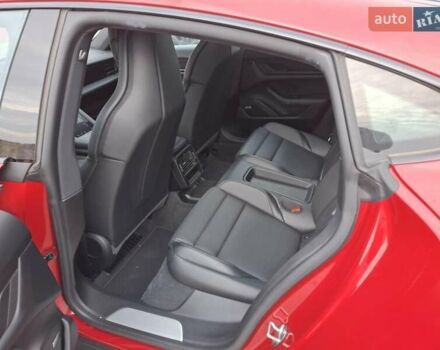 Красный Порше Тайкан, объемом двигателя 0 л и пробегом 32 тыс. км за 45000 $, фото 8 на Automoto.ua