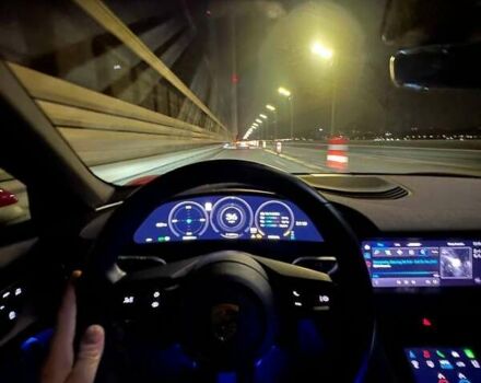 Красный Порше Тайкан, объемом двигателя 0 л и пробегом 32 тыс. км за 45000 $, фото 1 на Automoto.ua