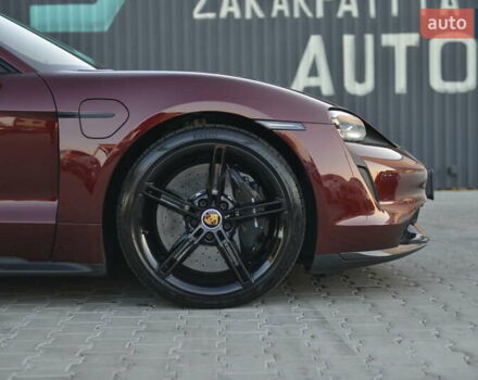 Красный Порше Тайкан, объемом двигателя 0 л и пробегом 8 тыс. км за 125500 $, фото 25 на Automoto.ua
