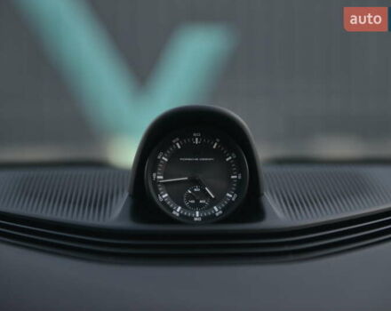 Красный Порше Тайкан, объемом двигателя 0 л и пробегом 8 тыс. км за 125500 $, фото 45 на Automoto.ua