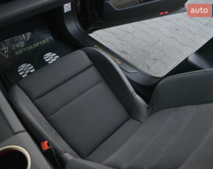 Красный Порше Тайкан, объемом двигателя 0 л и пробегом 8 тыс. км за 125500 $, фото 56 на Automoto.ua