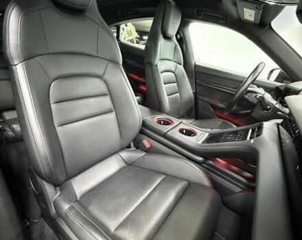 Красный Порше Тайкан, объемом двигателя 0 л и пробегом 35 тыс. км за 63000 $, фото 22 на Automoto.ua