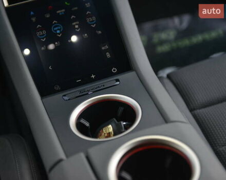 Красный Порше Тайкан, объемом двигателя 0 л и пробегом 8 тыс. км за 125500 $, фото 54 на Automoto.ua